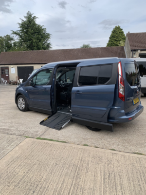 2019 Ford Grand Tourneo Connect 1.5 Ecoblue Titanium in Blue — image 3