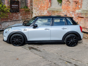 2016 MINI Hatch 1.5 5-Door Hatch Cooper D in Silver — image 3