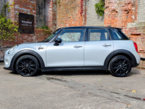 2016 MINI Hatch 1.5 5-Door Hatch Cooper D in Silver — image 4