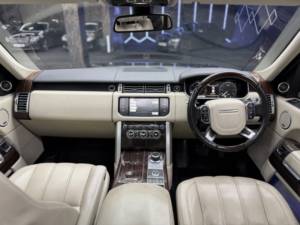 2014 Land Rover Range Rover 4.4 Sd V8 Autobiography in Black — image 2