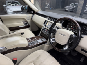 2014 Land Rover Range Rover 4.4 Sd V8 Autobiography in Black — image 4