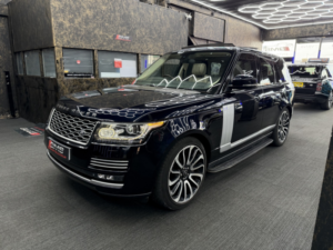 2014 Land Rover Range Rover 4.4 Sd V8 Autobiography in Black — image 5