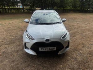2023 Toyota Yaris 1.5 Vvt-H Design E-CVT Euro 6 (s/s) 5dr in White — image 2