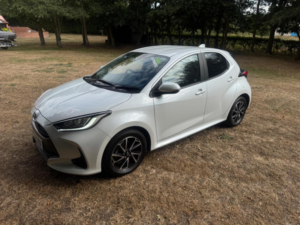 2023 Toyota Yaris 1.5 Vvt-H Design E-CVT Euro 6 (s/s) 5dr in White — image 3