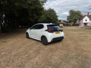 2023 Toyota Yaris 1.5 Vvt-H Design E-CVT Euro 6 (s/s) 5dr in White — image 4