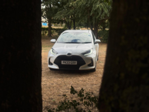 2023 Toyota Yaris 1.5 Vvt-H Design E-CVT Euro 6 (s/s) 5dr in White — image 6