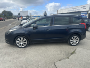 2016 Peugeot 5008 2.0 Bluehdi Allure in Blue — image 6