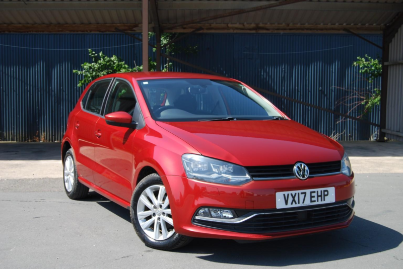 2017 Volkswagen Polo 1.2 Tsi Comfort Line in Red — image 1