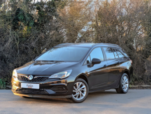 2020 Vauxhall Astra 1.2 Turbo Business Edition Navigation 2020 Full Main Dealer Vauxhall Service History 1 Elderly Owner in Black — image 2