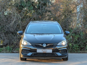 2020 Vauxhall Astra 1.2 Turbo Business Edition Navigation 2020 Full Main Dealer Vauxhall Service History 1 Elderly Owner in Black — image 3