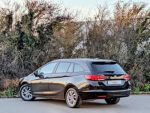2020 Vauxhall Astra 1.2 Turbo Business Edition Navigation 2020 Full Main Dealer Vauxhall Service History 1 Elderly Owner in Black — image 5