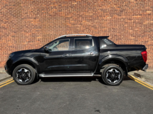 2020 Nissan Navara 2.3 Dci Tekna Auto 4WD Euro 6 4dr in Black — image 3