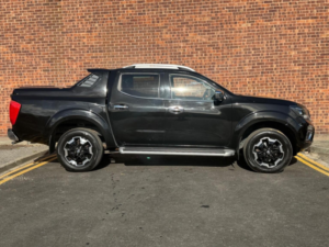 2020 Nissan Navara 2.3 Dci Tekna Auto 4WD Euro 6 4dr in Black — image 6