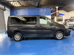 2015 Peugeot Expert Tepee 2.0 Hdi Tepee Comfort in Grey — image 4