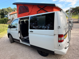 2012 Volkswagen Transporter 2.0 Tdi T28 in White — image 3