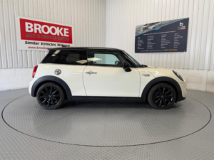 2018 MINI Hatch 2.0 Cooper S Steptronic Euro 6 (s/s) 3dr in White — image 3
