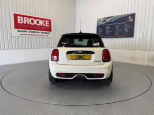 2018 MINI Hatch 2.0 Cooper S Steptronic Euro 6 (s/s) 3dr in White — image 5