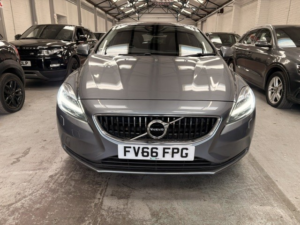 2016 Volvo V40 2.0 Momentum T2 in Grey — image 6