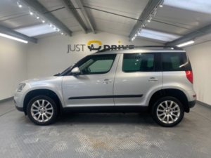 2016 Skoda Yeti 1.2 Tsi Se Outdoor 5dr Petrol Manual Euro 6 (s/s) (110 Ps) in Silver — image 2