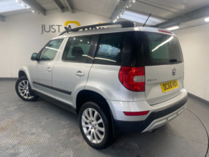 2016 Skoda Yeti 1.2 Tsi Se Outdoor 5dr Petrol Manual Euro 6 (s/s) (110 Ps) in Silver — image 3