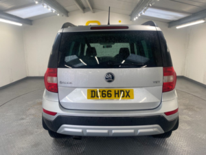 2016 Skoda Yeti 1.2 Tsi Se Outdoor 5dr Petrol Manual Euro 6 (s/s) (110 Ps) in Silver — image 4