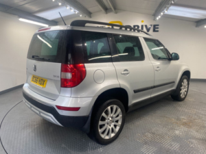 2016 Skoda Yeti 1.2 Tsi Se Outdoor 5dr Petrol Manual Euro 6 (s/s) (110 Ps) in Silver — image 5
