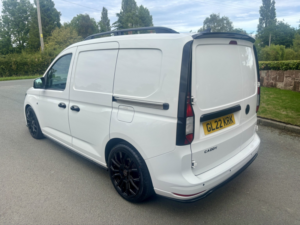 2022 Volkswagen Caddy 2.0 Tdi C20 Commerce Custom 102 Swb Eu6 in White — image 4