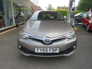 2015 Toyota Auris 1.8 Vvt-H Business Edition CVT Euro 6 (s/s) 5dr in Bronze — image 2