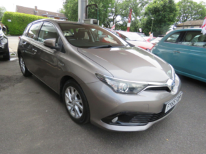 2015 Toyota Auris 1.8 Vvt-H Business Edition CVT Euro 6 (s/s) 5dr in Bronze — image 3