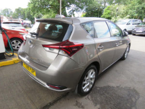 2015 Toyota Auris 1.8 Vvt-H Business Edition CVT Euro 6 (s/s) 5dr in Bronze — image 5