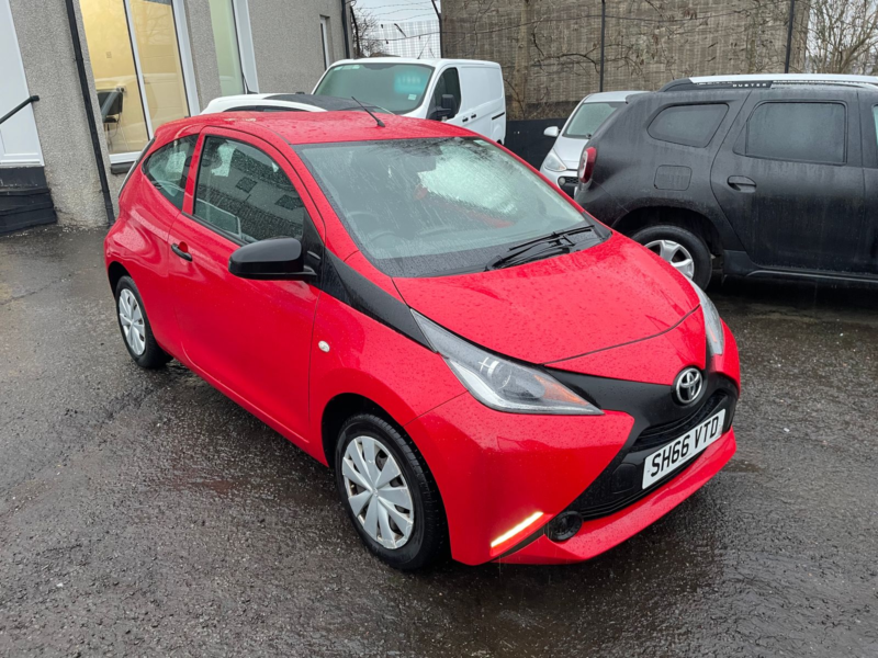 2017 Toyota Aygo 1.0 Vvt-I X Hatchback 3dr Petrol Manual Euro 5 Euro 5 (68 Ps) in Red — image 1
