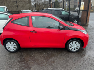 2017 Toyota Aygo 1.0 Vvt-I X Hatchback 3dr Petrol Manual Euro 5 Euro 5 (68 Ps) in Red — image 3