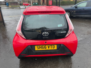 2017 Toyota Aygo 1.0 Vvt-I X Hatchback 3dr Petrol Manual Euro 5 Euro 5 (68 Ps) in Red — image 5