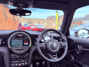 2018 MINI Hatch 2.0 3-Door Hatch Cooper S in White — image 2