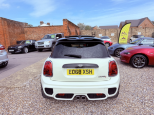 2018 MINI Hatch 2.0 3-Door Hatch Cooper S in White — image 5