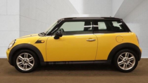 2009 MINI Hatch 1.6 Cooper Euro 4 3dr in Yellow — image 6