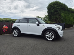 2012 MINI Countryman 1.6 Cooper D in White — image 3