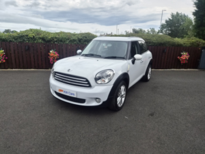 2012 MINI Countryman 1.6 Cooper D in White — image 6