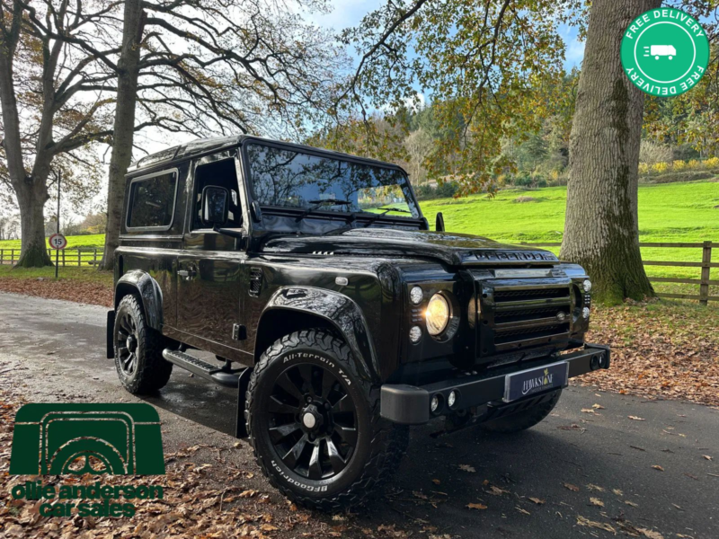 2016 Land Rover Defender 90 2.2 Tdci Xs Station Wagon Double Cab 3dr Diesel Manual 4WD Swb Euro 5 (122 Ps) in Black — image 1