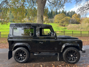2016 Land Rover Defender 90 2.2 Tdci Xs Station Wagon Double Cab 3dr Diesel Manual 4WD Swb Euro 5 (122 Ps) in Black — image 2