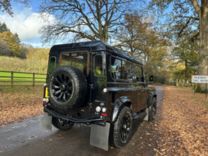 2016 Land Rover Defender 90 2.2 Tdci Xs Station Wagon Double Cab 3dr Diesel Manual 4WD Swb Euro 5 (122 Ps) in Black — image 3