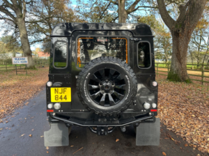 2016 Land Rover Defender 90 2.2 Tdci Xs Station Wagon Double Cab 3dr Diesel Manual 4WD Swb Euro 5 (122 Ps) in Black — image 4