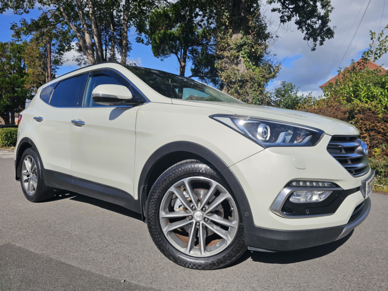 2016 Hyundai Santa Fe 2.2 Santa Fe 7-St 2.2 Prm Se Bd A/t My16 in Beige — image 1