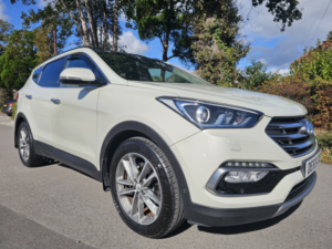 2016 Hyundai Santa Fe 2.2 Santa Fe 7-St 2.2 Prm Se Bd A/t My16 in Beige — image 2