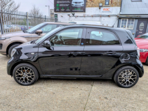 2020 Smart Forfour 17.6kwh Prime Exclusive in Black — image 6