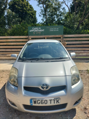 2011 Toyota Yaris 1.3 Dual Vvt-I T Spirit in Silver — image 2