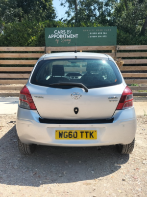 2011 Toyota Yaris 1.3 Dual Vvt-I T Spirit in Silver — image 3