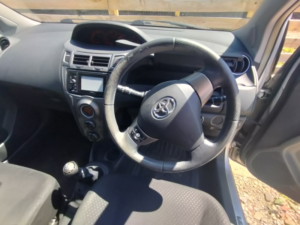 2011 Toyota Yaris 1.3 Dual Vvt-I T Spirit in Silver — image 4