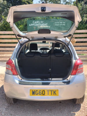 2011 Toyota Yaris 1.3 Dual Vvt-I T Spirit in Silver — image 5