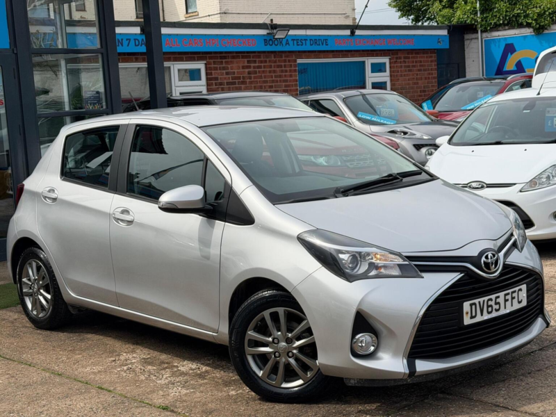 2015 Toyota Yaris 1.33 Dual Vvt-I Icon Euro 5 5dr Euro 5 in Silver — image 1